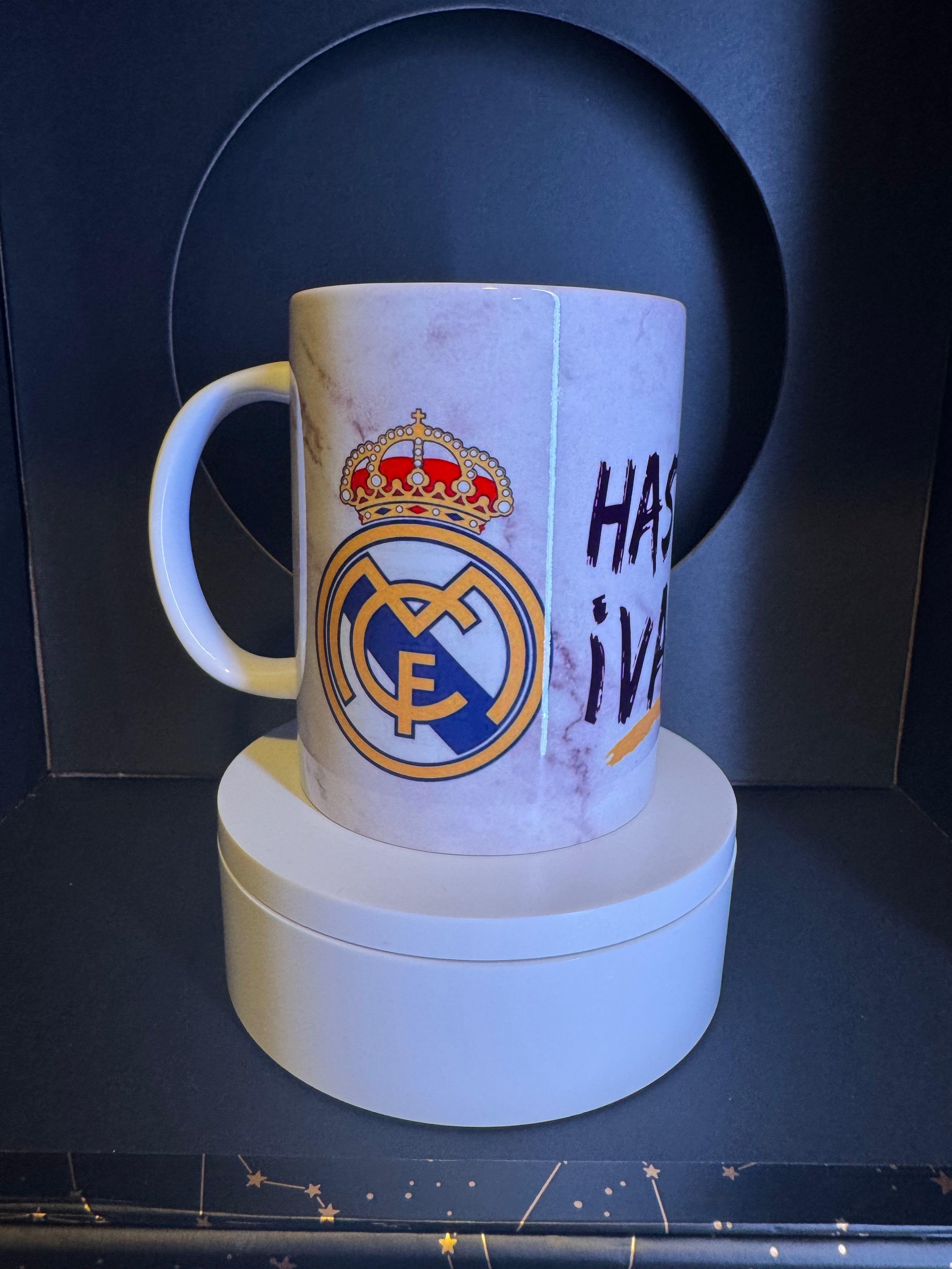 Taza de Cerámica del Real Madrid con la frase Hasta El Final Vamos Real .