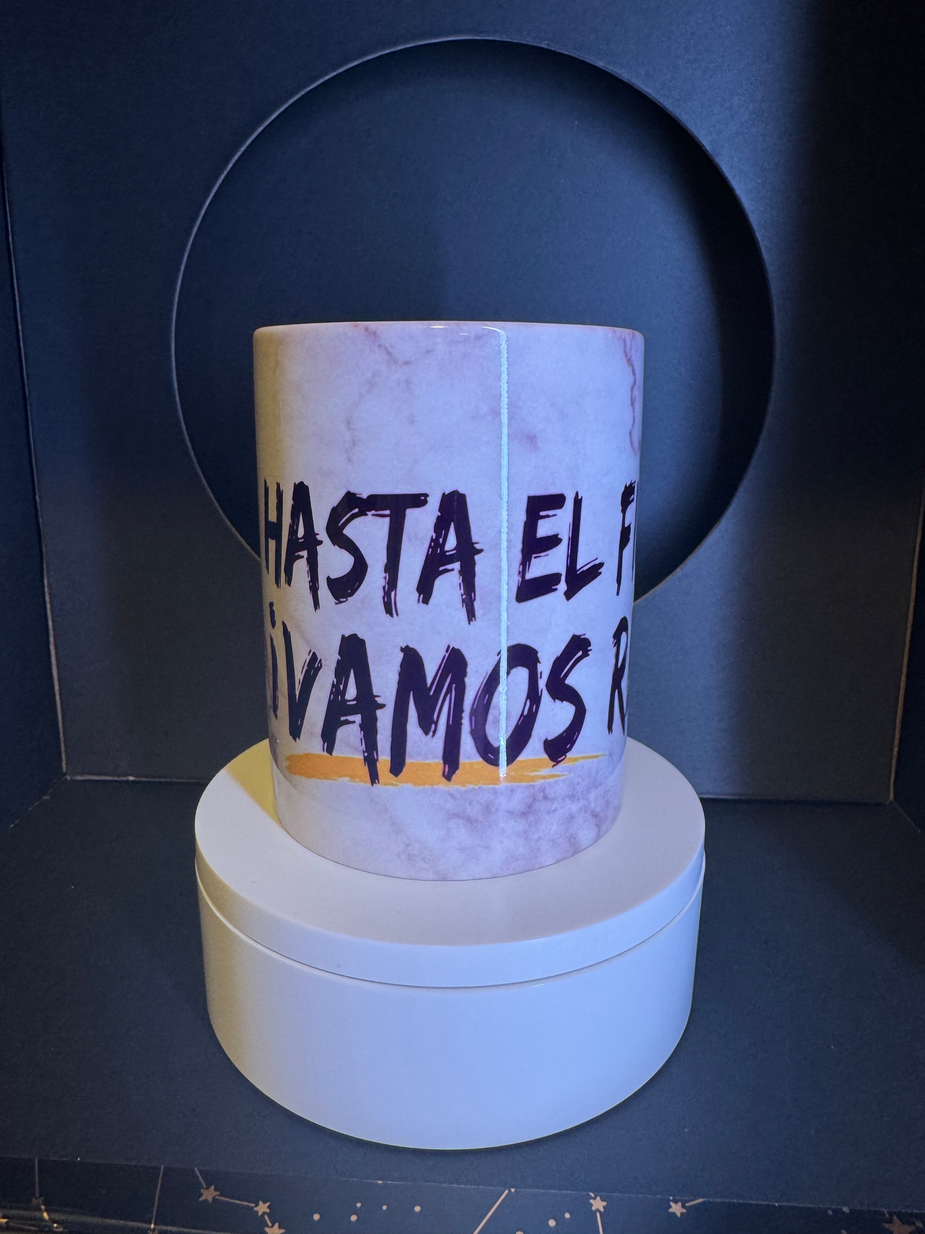 Taza de Cerámica del Real Madrid con la frase Hasta El Final Vamos Real .