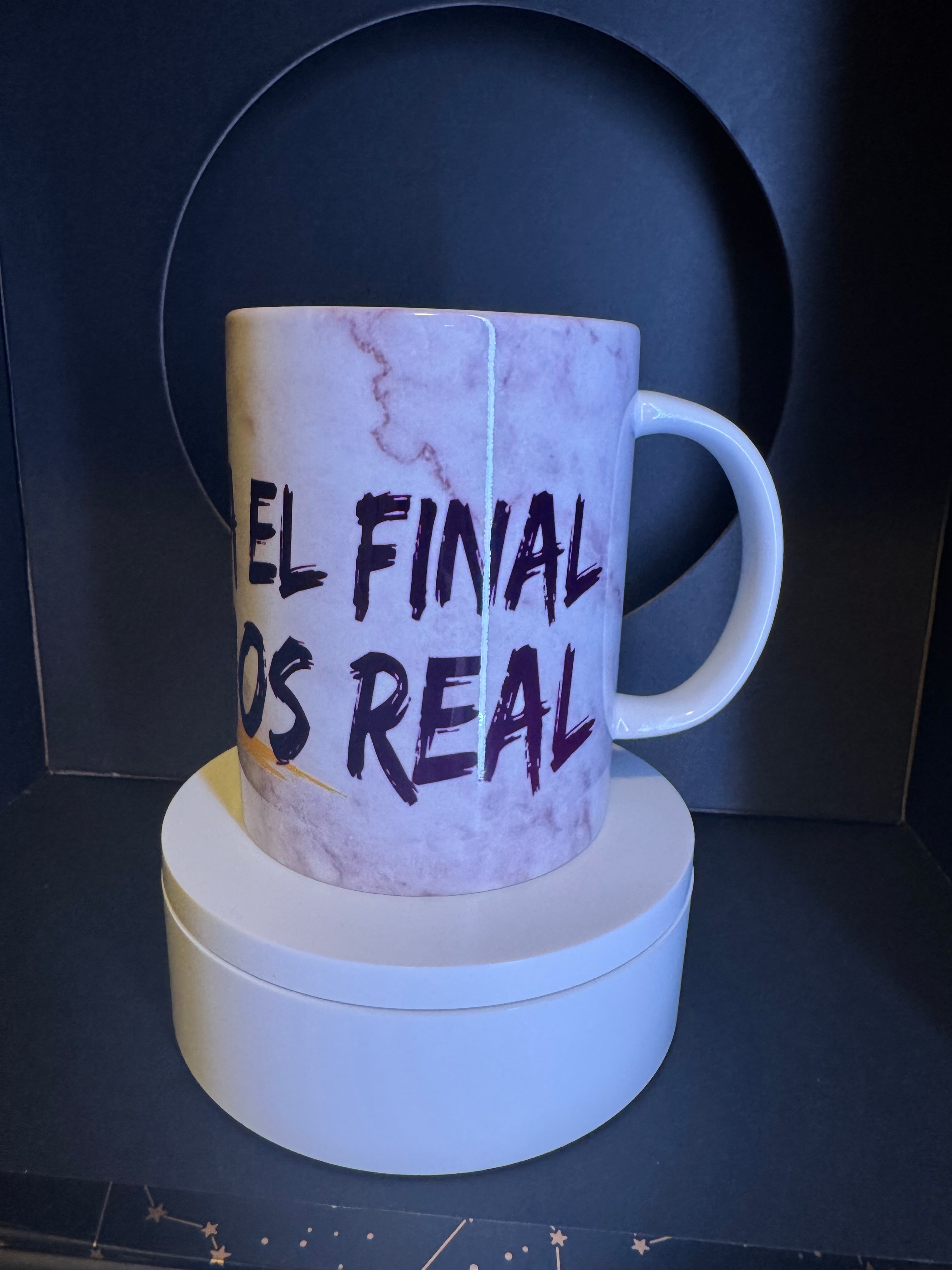 Taza de Cerámica del Real Madrid con la frase Hasta El Final Vamos Real .